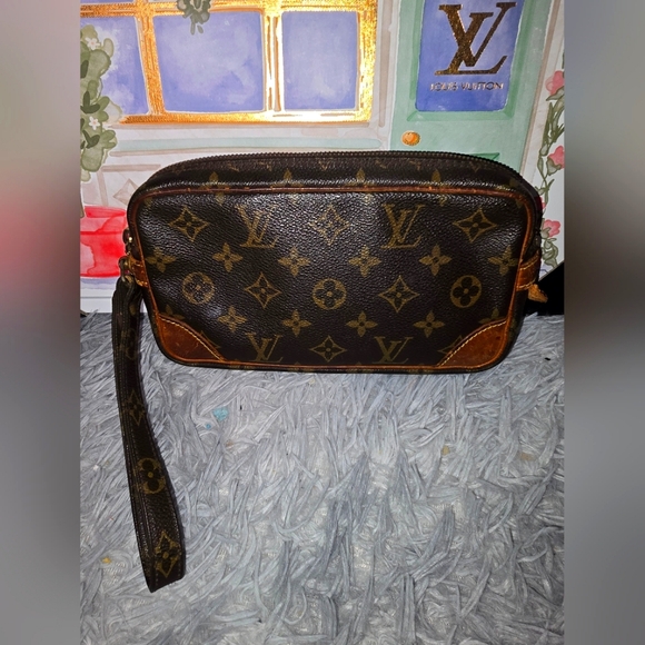 Louis Vuitton Signiture Monogram Vintage Wristlet/Clutch (EUC)(SEE PICS)(COA) - Picture 1 of 10